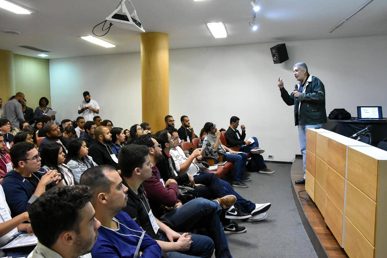 Protagonismo jovem e defesa de princípios marcam sucesso do 2º EFEEng palestra 4 ciberseguranca fernando nery