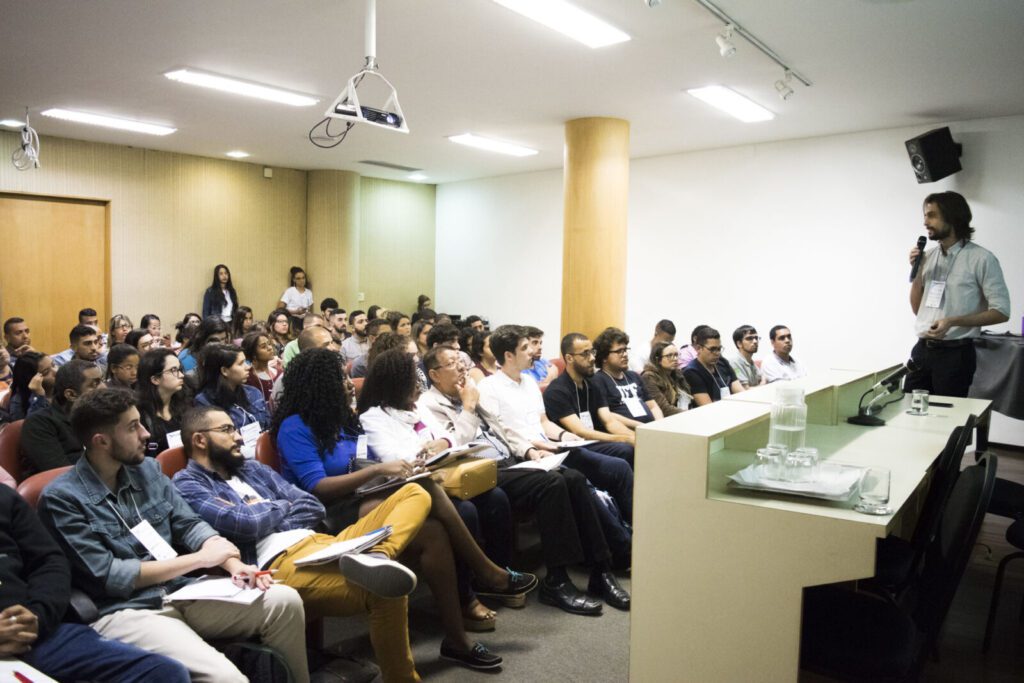 Protagonismo jovem e defesa de princípios marcam sucesso do 2º EFEEng palestra 7 nanotecnologia foto de diogo valadares