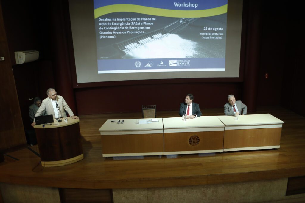 Palestras técnicas discutem Planos de Emergência e Contingência de Barragens web w3a0977