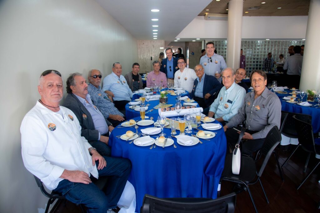 Representantes de chapas participam de almoço do Clube 10 Representantes de chapas participam de almoço do Clube f45 4797