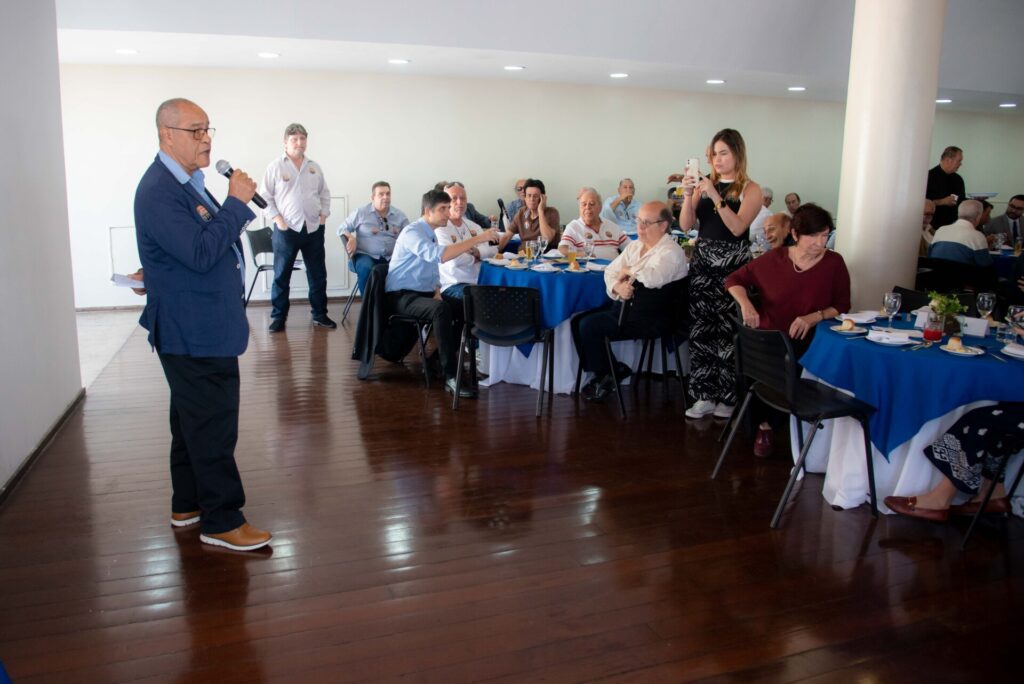 Representantes de chapas participam de almoço do Clube 24 Representantes de chapas participam de almoço do Clube f45 4893