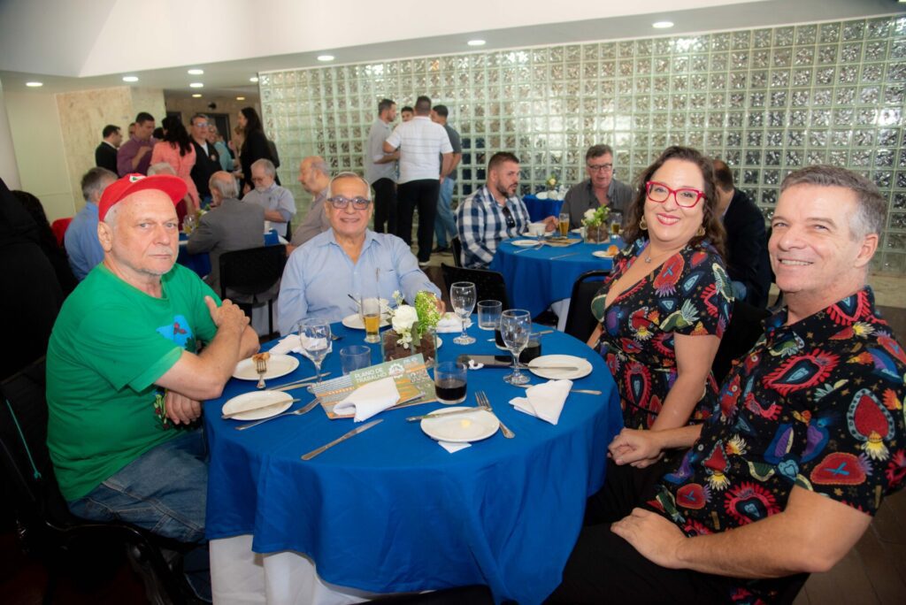 Representantes de chapas participam de almoço do Clube 30 Representantes de chapas participam de almoço do Clube f45 4944