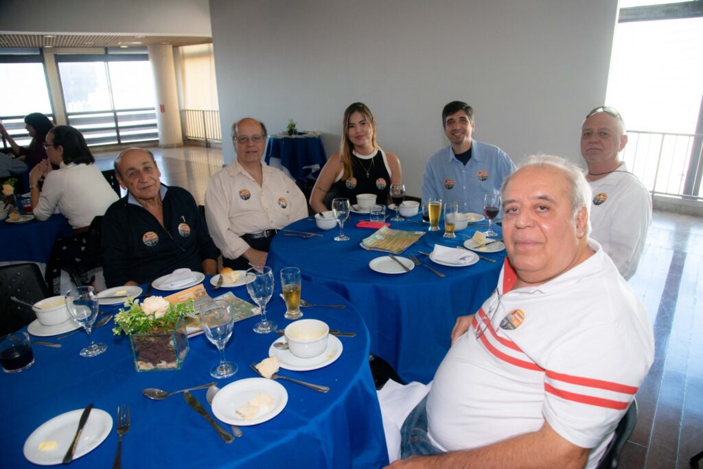 Representantes de chapas participam de almoço do Clube 36 Representantes de chapas participam de almoço do Clube f45 4956