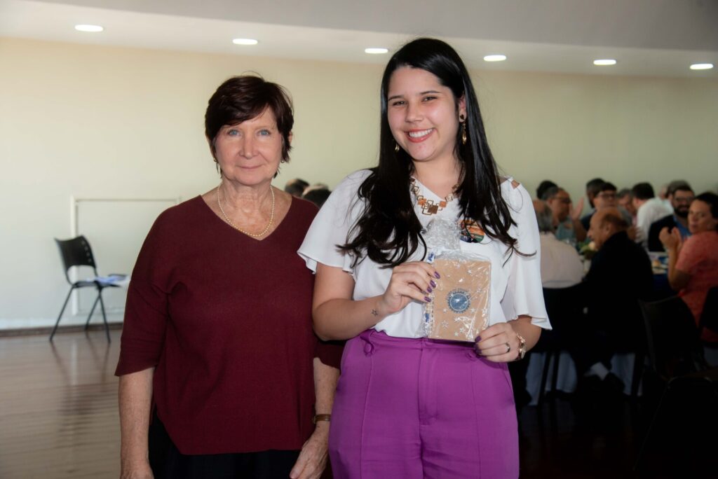 Representantes de chapas participam de almoço do Clube 43 Representantes de chapas participam de almoço do Clube f45 4982