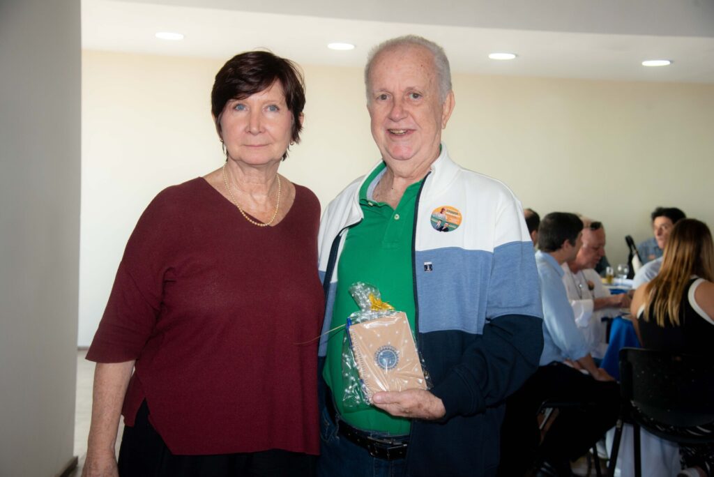 Representantes de chapas participam de almoço do Clube 44 Representantes de chapas participam de almoço do Clube f45 4984