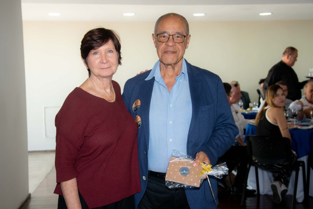 Representantes de chapas participam de almoço do Clube 46 Representantes de chapas participam de almoço do Clube f45 4988