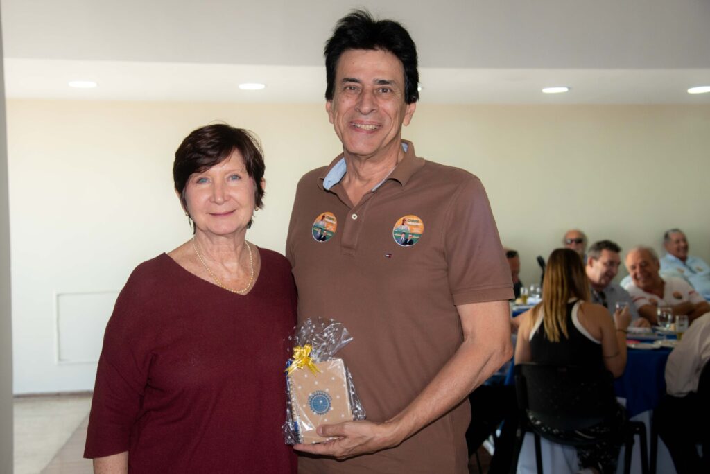 Representantes de chapas participam de almoço do Clube 47 Representantes de chapas participam de almoço do Clube f45 4990