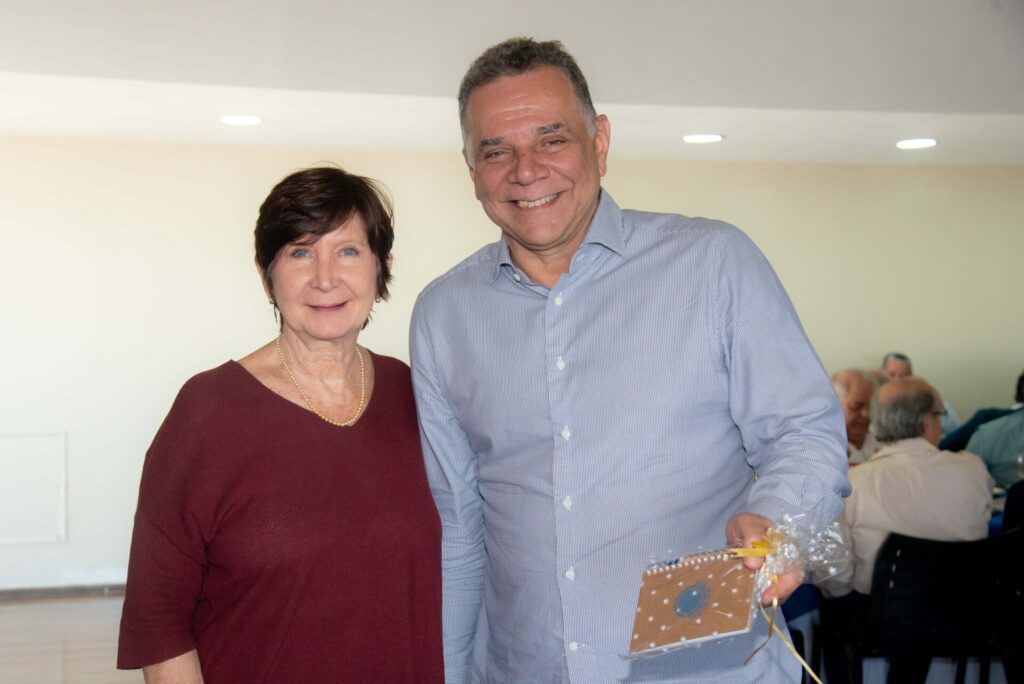 Representantes de chapas participam de almoço do Clube 49 Representantes de chapas participam de almoço do Clube f45 4997
