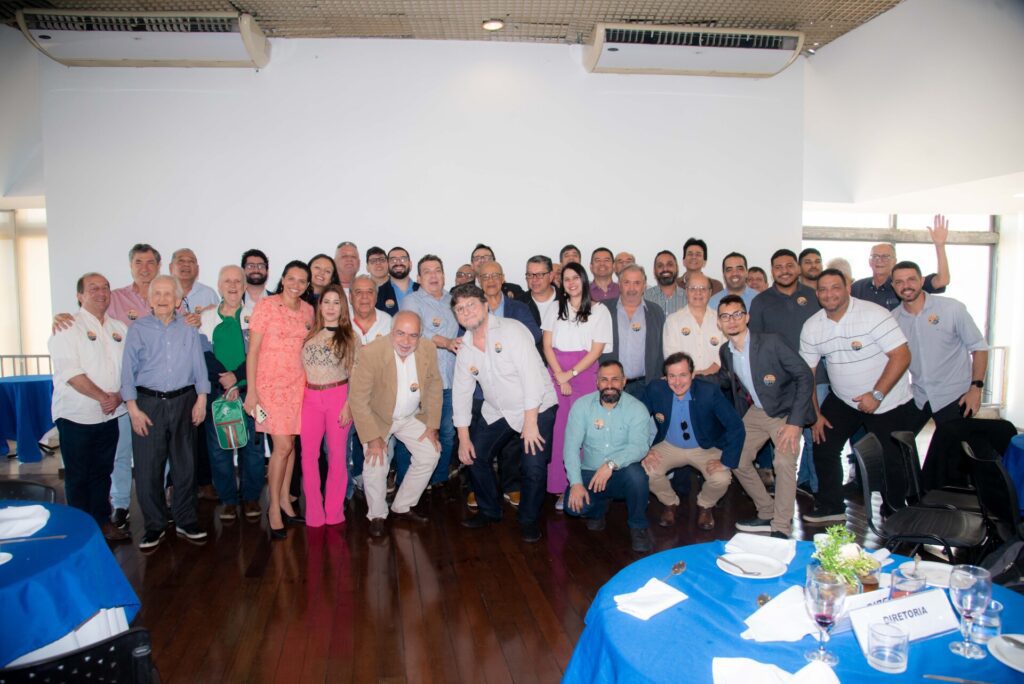 Representantes de chapas participam de almoço do Clube 54 Representantes de chapas participam de almoço do Clube f45 5033