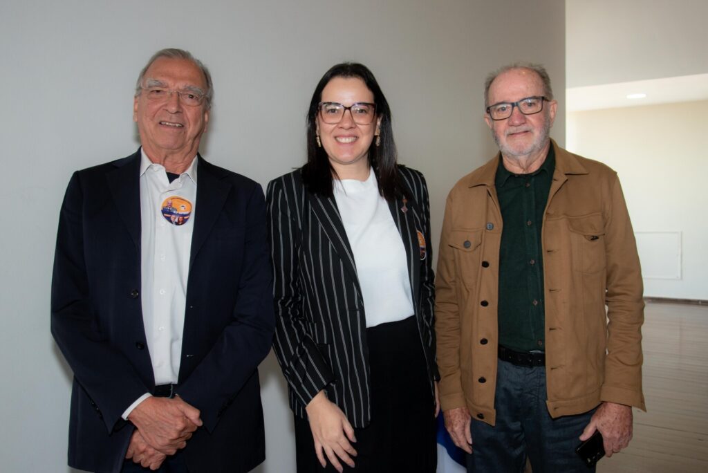 Aniversariantes de agosto são homenageados no almoço do Clube f46 3021