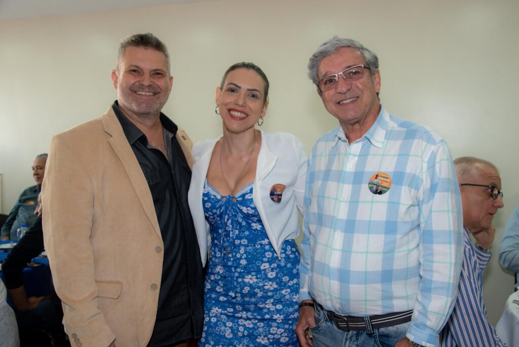 Aniversariantes de agosto são homenageados no almoço do Clube f46 3025