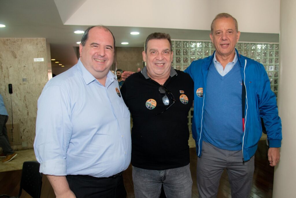 Aniversariantes de agosto são homenageados no almoço do Clube f46 3026