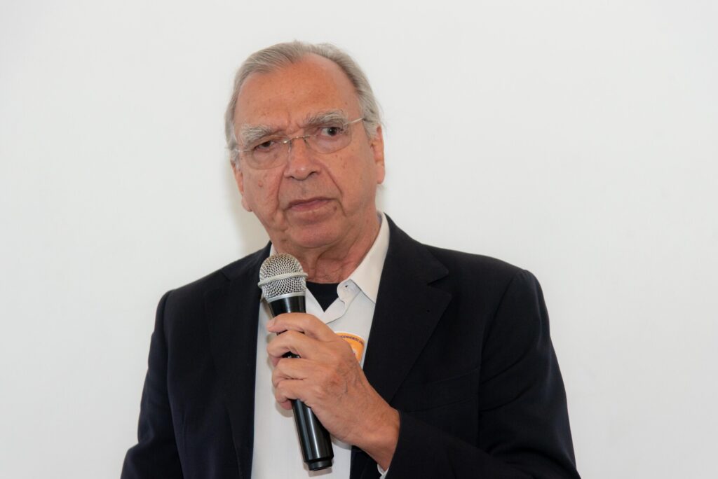 Aniversariantes de agosto são homenageados no almoço do Clube f46 3067