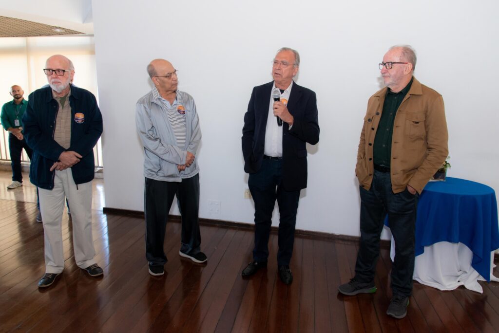 Aniversariantes de agosto são homenageados no almoço do Clube f46 3072