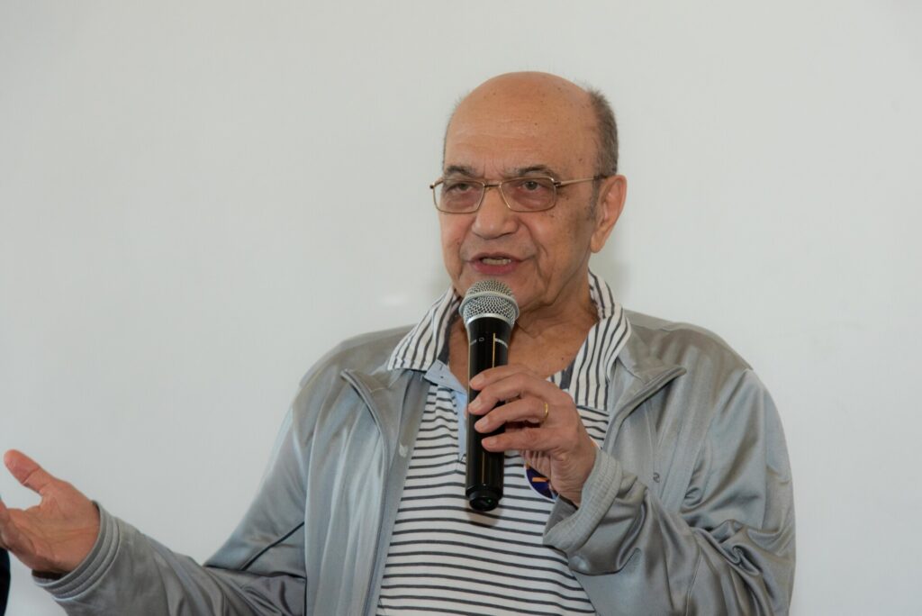 Aniversariantes de agosto são homenageados no almoço do Clube f46 3092