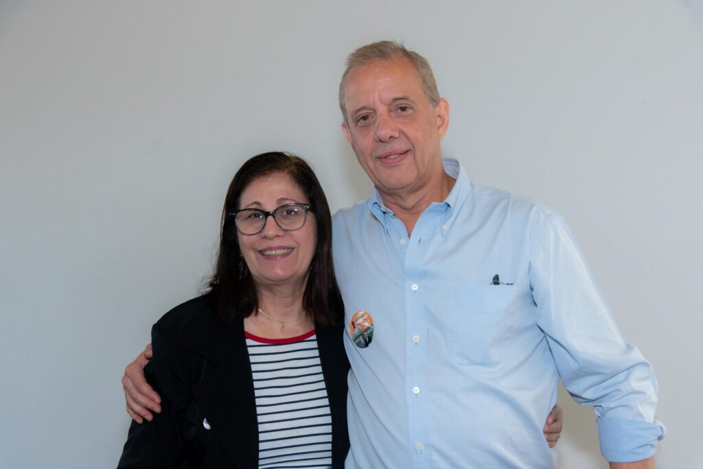 Aniversariantes de agosto são homenageados no almoço do Clube f46 3229
