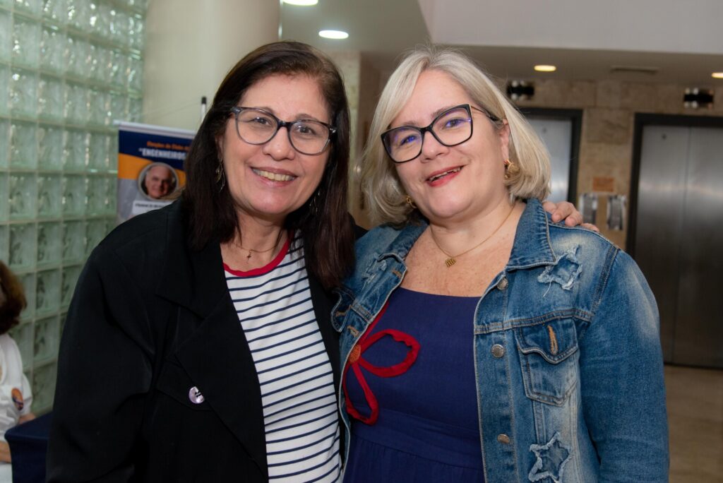 Aniversariantes de agosto são homenageados no almoço do Clube f46 3244