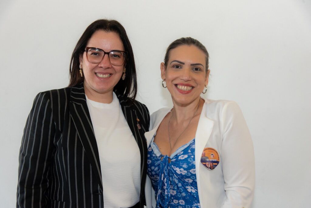 Aniversariantes de agosto são homenageados no almoço do Clube f46 3248