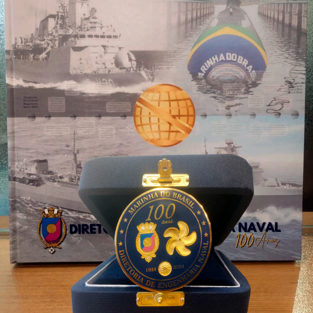 Presidente do Clube de Engenharia recebe homenagem nos 100 anos de criação da Diretoria de Engenharia Naval livroemedalha livroemedalha livroemedalha livroemedalha