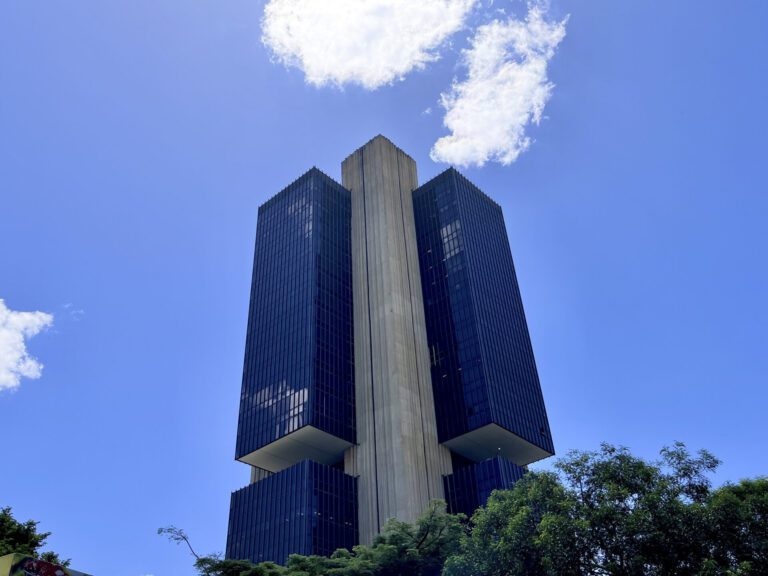 Clube de Engenharia entidades do setor produtivo e sindicatos criticam aumento de juros entidades do setor produtivo e sindicatos criticam aumento de juros