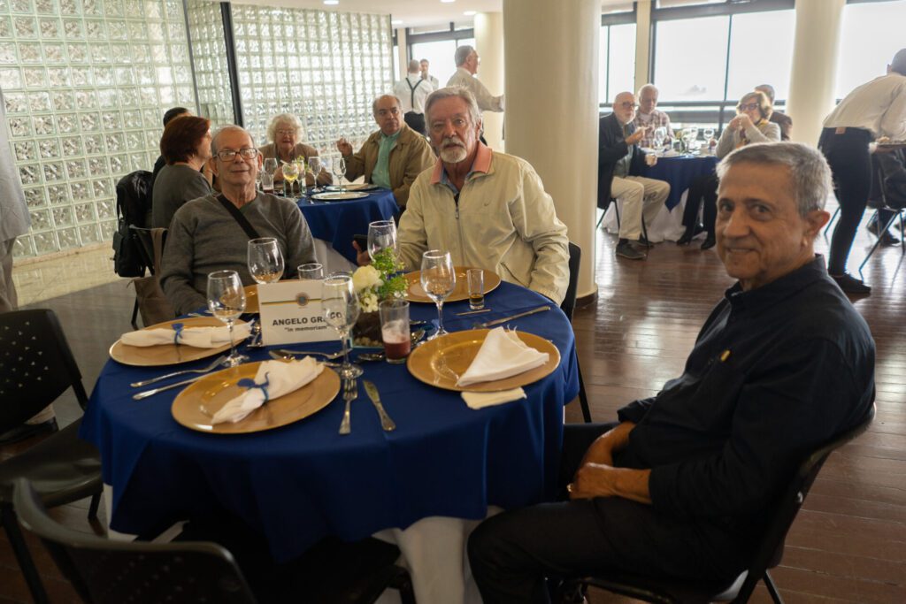 Almoço do Clube marca celebração da democracia 20 Almoço do Clube marca celebração da democracia rz100143 rz100143
