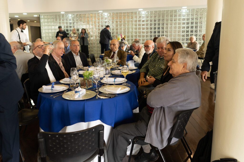Almoço do Clube marca celebração da democracia 18 Almoço do Clube marca celebração da democracia rz100170 rz100170