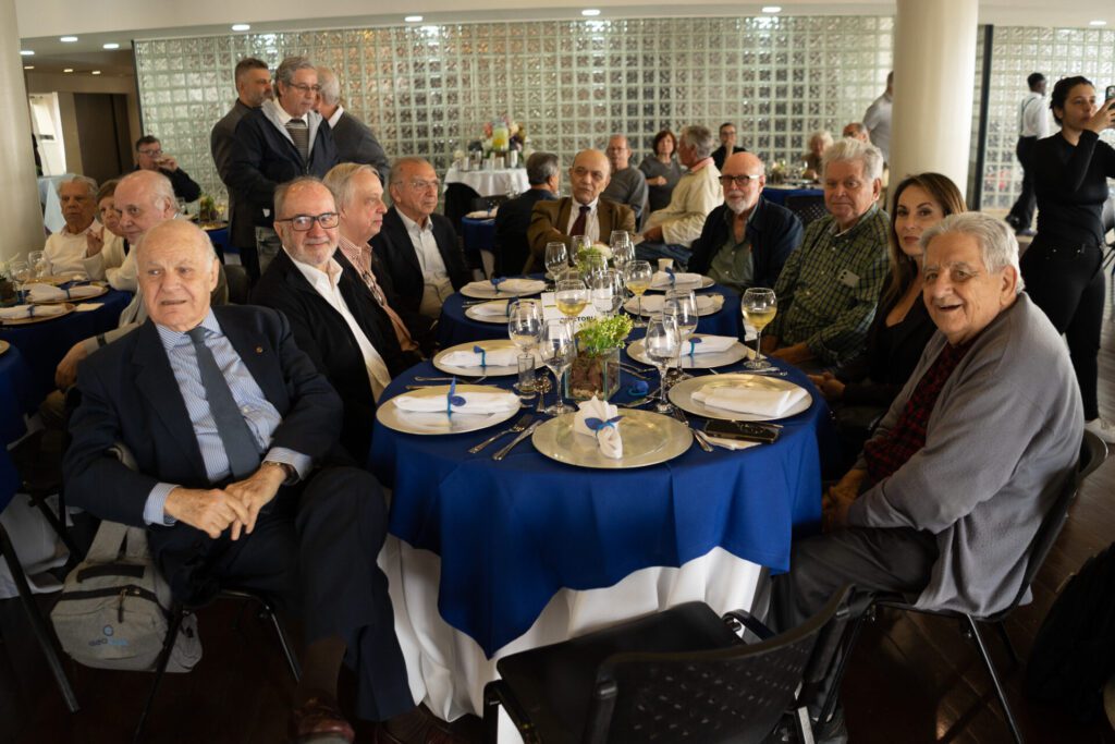 Almoço do Clube marca celebração da democracia 12 Almoço do Clube marca celebração da democracia rz100176 rz100176