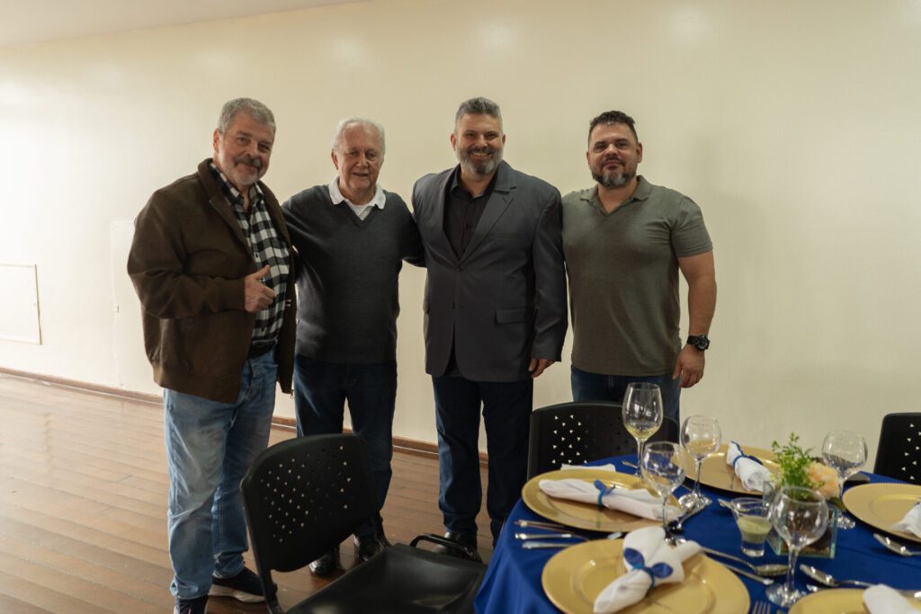 Almoço do Clube marca celebração da democracia 10 Almoço do Clube marca celebração da democracia rz100184 rz100184
