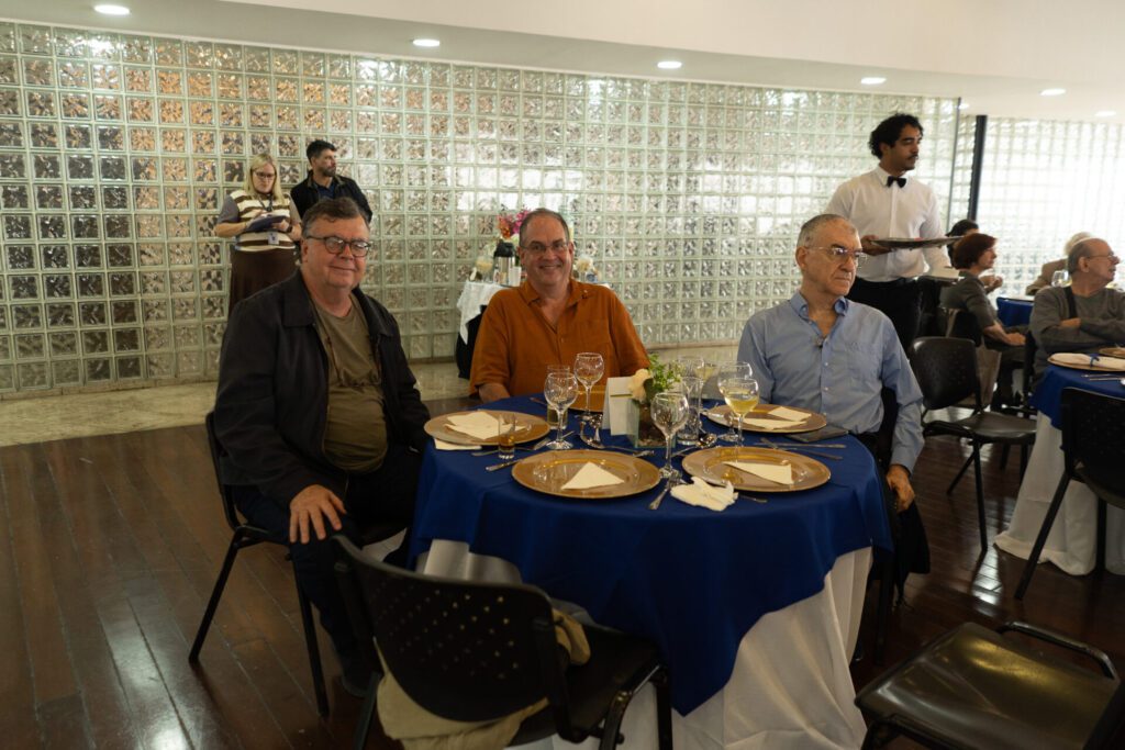 Almoço do Clube marca celebração da democracia 9 Almoço do Clube marca celebração da democracia rz100186 rz100186