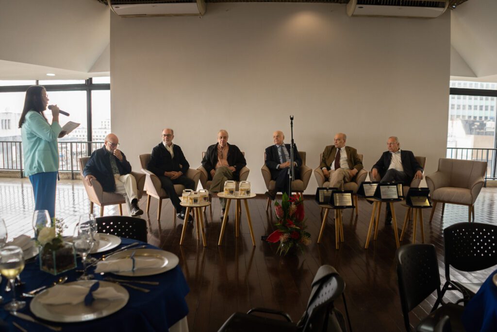 Almoço do Clube marca celebração da democracia 8 Almoço do Clube marca celebração da democracia rz100202 rz100202