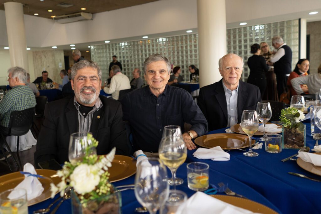 Almoço do Clube marca celebração da democracia 4 Almoço do Clube marca celebração da democracia rz100419 rz100419