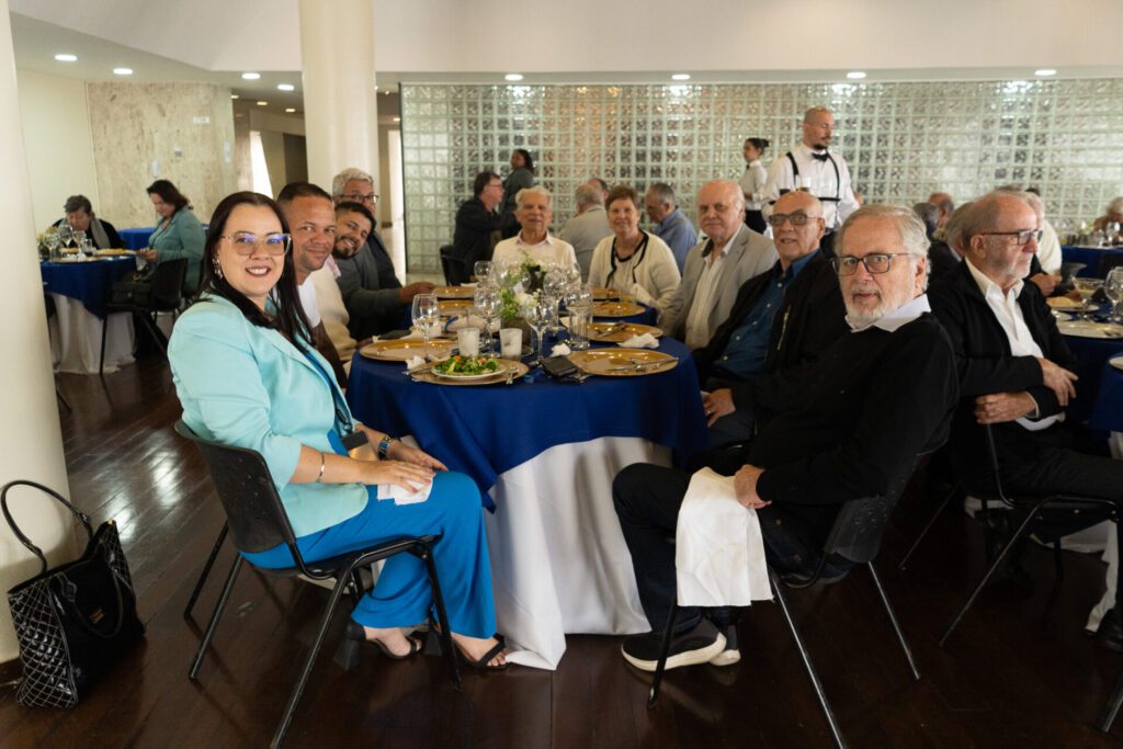 Almoço do Clube marca celebração da democracia 3 Almoço do Clube marca celebração da democracia rz100531 rz100531
