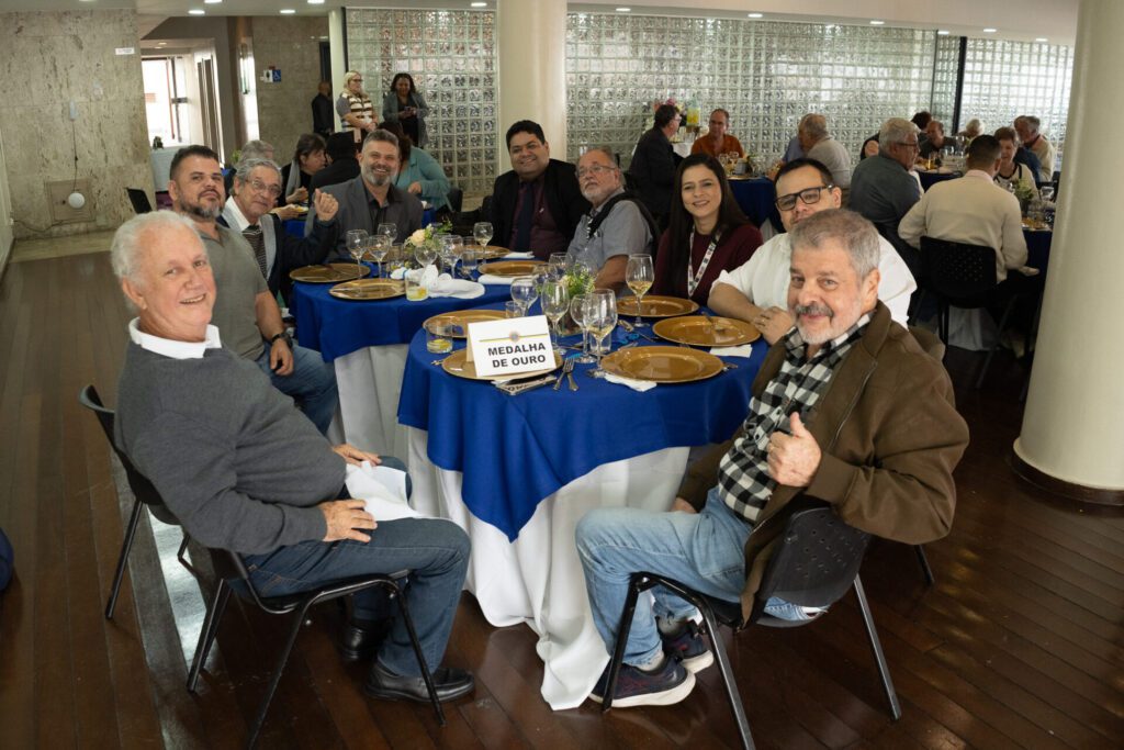 Almoço do Clube marca celebração da democracia 16 Almoço do Clube marca celebração da democracia rz100532 rz100532