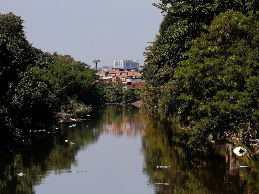 Refinaria é interditada sob acusação de fraude e danos ambientais rbr8969 rbr8969