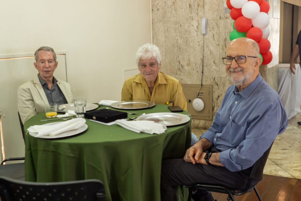 Almoço dá início a celebrações dos 145 anos do Clube 7 Almoço dá início a celebrações dos 145 anos do Clube rz100095 rz100095