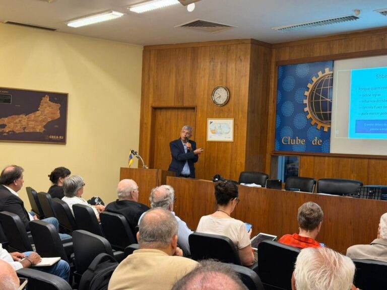 Clube de Engenharia medronho defende soberania tecnologica em aula no clube de engenharia medronho defende soberania tecnologica em aula no clube de engenharia