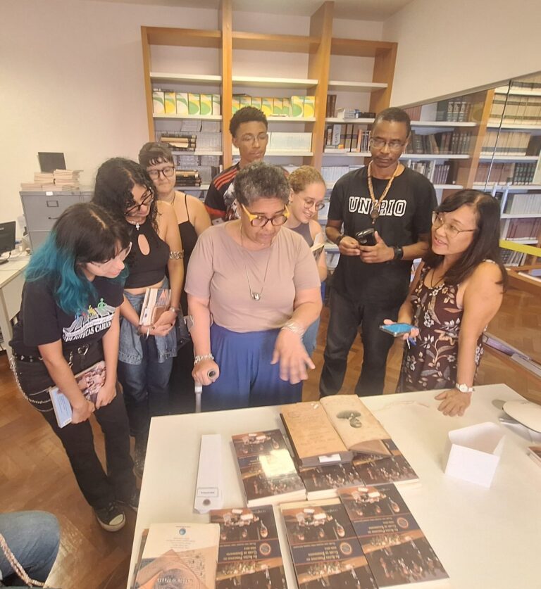 Clube de Engenharia biblioteca do clube recebe visita de estudantes da unirio biblioteca do clube recebe visita de estudantes da unirio 1