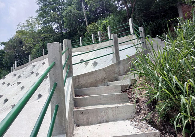 GEO-RIO completa 60 anos de sucesso em contenções e prevenção de tragédias 4 GEO-RIO completa 60 anos de sucesso em contenções e prevenção de tragédias encosta2 encosta2