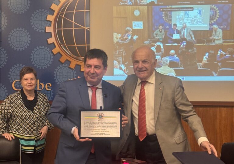 Clube de Engenharia clube de engenharia do brasil homenageia diretor de inteligencia da policia federal clube de engenharia do brasil homenageia diretor de inteligencia da policia federal