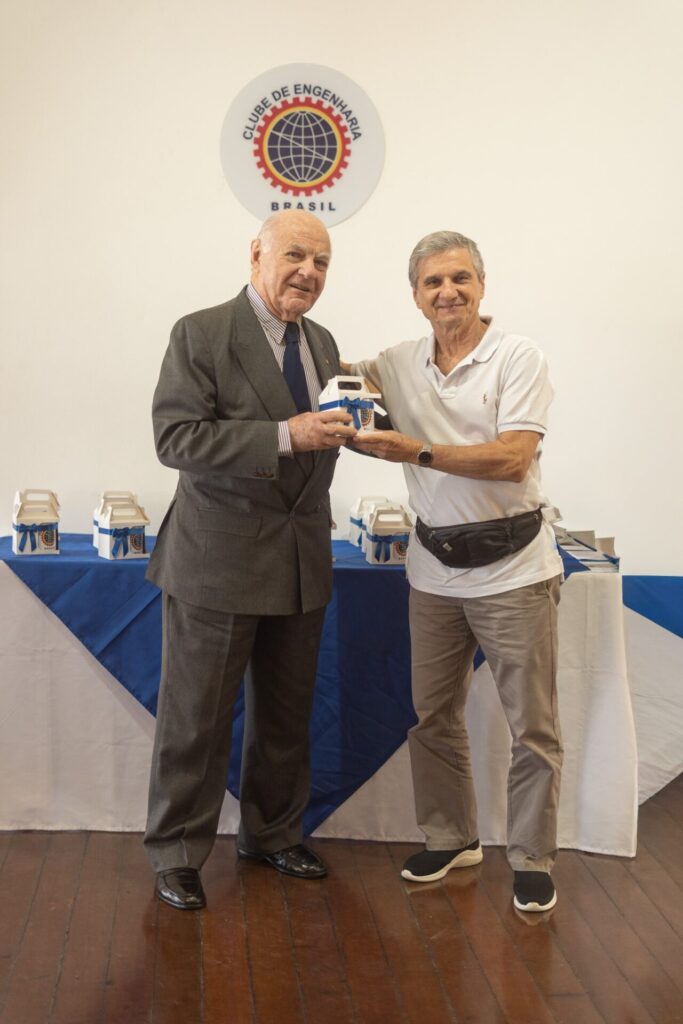 Almoço de julho no Clube presta homenagem a Paulo Poggi e aos aniversariantes almoco de julho no clube presta homenagem a paulo poggi e aos aniversariantes almoco de julho no clube presta homenagem a paulo poggi e aos aniversariantes 15