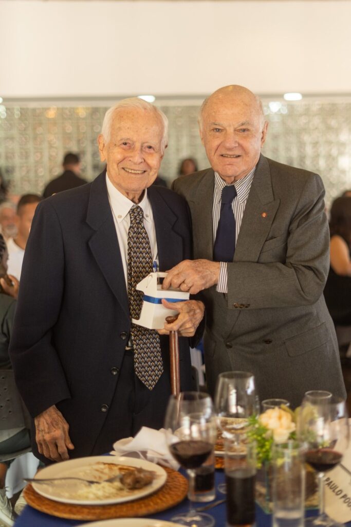 Almoço de julho no Clube presta homenagem a Paulo Poggi e aos aniversariantes almoco de julho no clube presta homenagem a paulo poggi e aos aniversariantes almoco de julho no clube presta homenagem a paulo poggi e aos aniversariantes 23