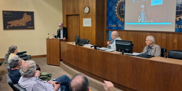 Márcio Girão em sua aula magna