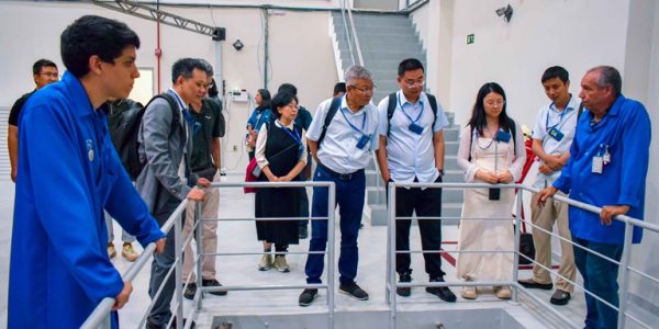 Representantes da CNNC e subsidiárias visitando as instalações do Reator Argonauta. Foto: Gledson Júnior.