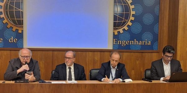 O Chefe da DETI, Jorge Eduardo Da Silva Tavares, ex-presidente do Clube, Márcio Girão, o professor Adão Villaverde, e Luiz Sergio Utino (FINEP)