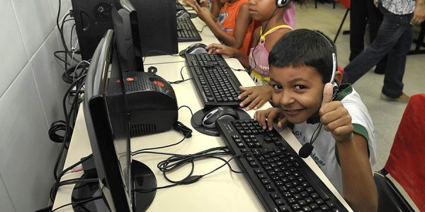 rede-municipal-de-petrolina-banda-larga-nas-escolas-computador