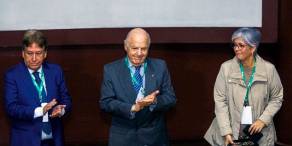 Mesa de abertura do XI SMARS: João Batista Guimarães Ferreira da Silva (ex-Presidente do CIGRE-Brasil); Francis Bogossian (Presidente do Clube de Engenharia do Brasil) e Daniella Feiteira Soares, Coordenadora do CE C6