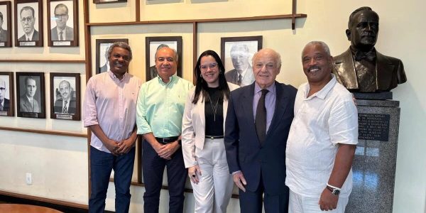 A grande travessia. Ivan Accioly – Gerente de Comunicação do Clube de Engenharia do Brasil Carlos Ferreira – conselheiro do Clube de Engenharia do Brasil Francis Bogossian – presidente do Clube de Engenharia do Brasil Tatiana Ferreira – diretora de atividades administrativas e atividades sociais Dagoberto José Fonseca – professor da Unesp